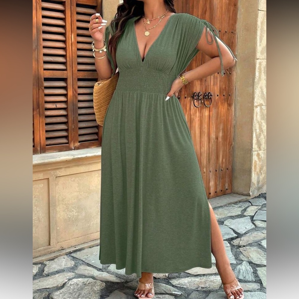 Elegant Green Maxi Dress - Picture 2 of 5